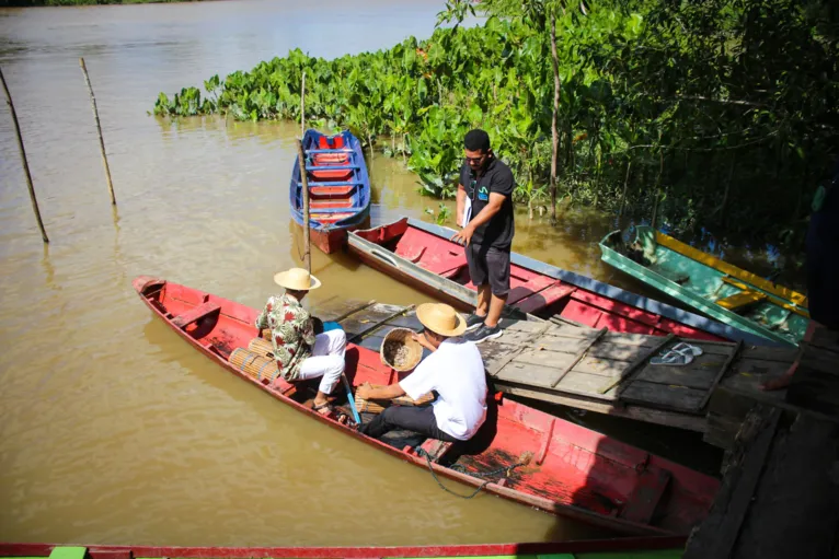 Gravação de cena do curta nas margens do rio Igarapé-Miri