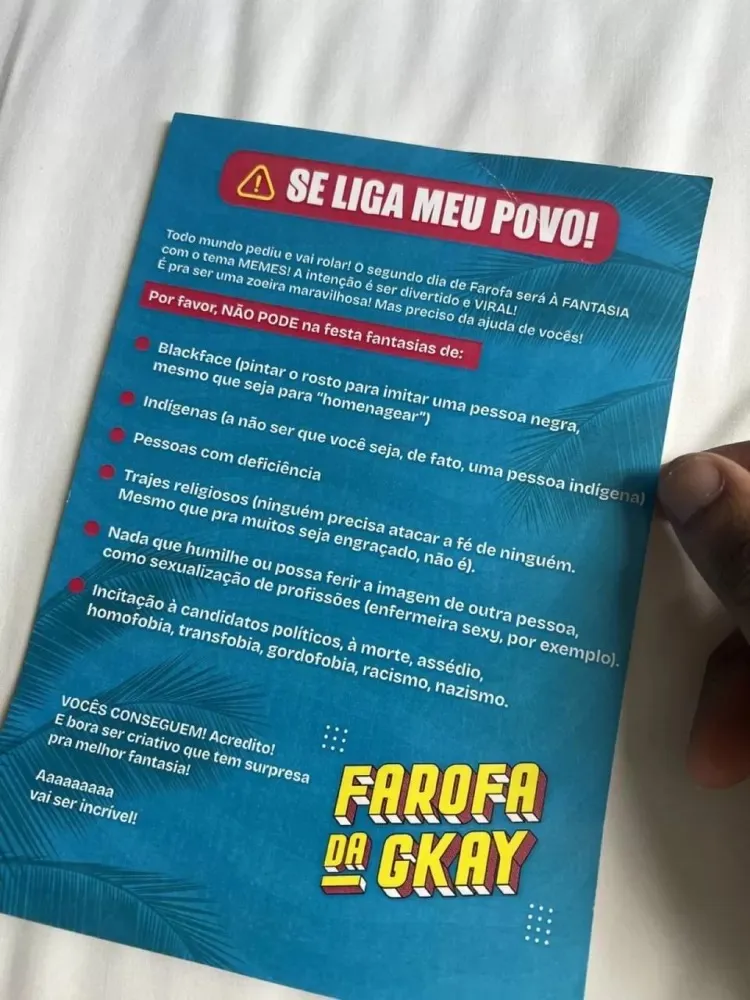 Convidados receberam informações com regras para festa a fantasia