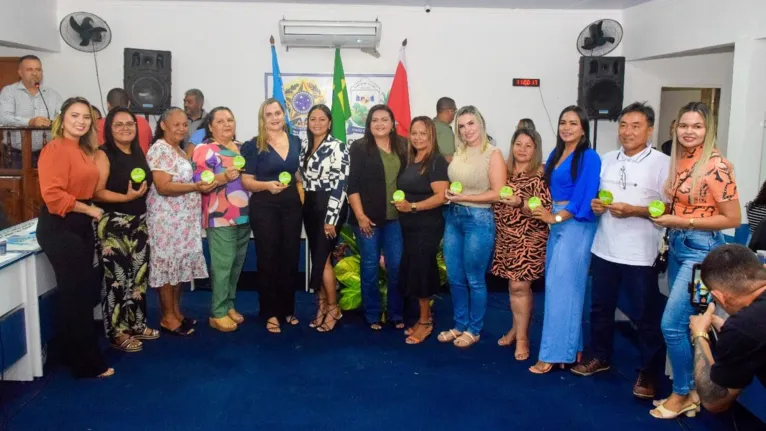 Integrantes das Secretarias de Educação e Meio Ambiente que foram homenageados nesta quarta-feira (06)