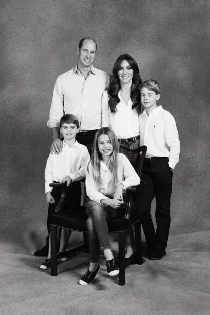 Tamanho
de filhos de  William e Kate em foto “espanta” a
web