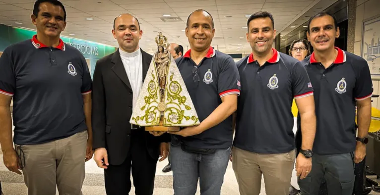 Parte da comitiva paraense que leva a imagem de Nossa Senhora de Nazaré aos EUA