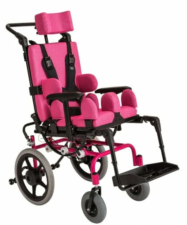 Cadeira de rodas adaptada indicada para a Paulinha