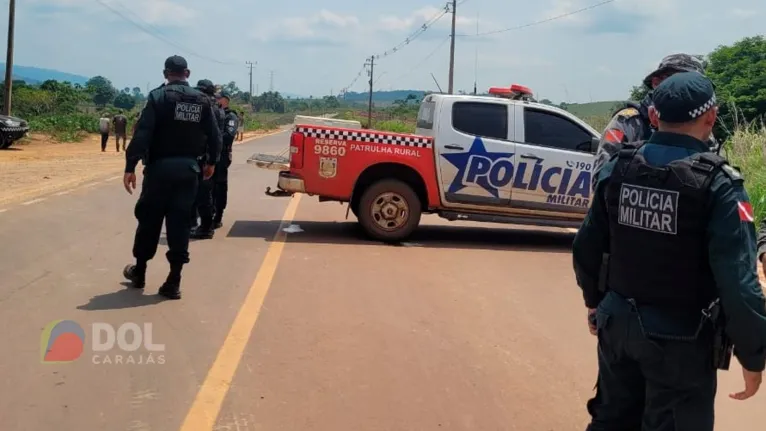 Policiais estão no local