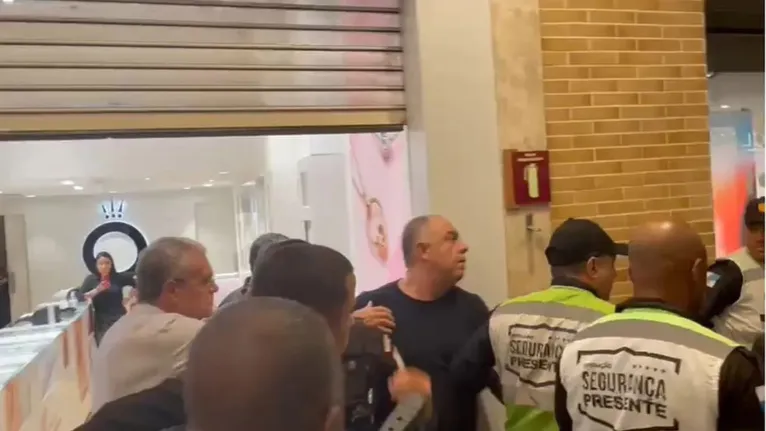 Marcos Braz se envolveu em uma briga com um torcedor do Flamengo, em um shopping do Rio, no dia 19 de setembro.