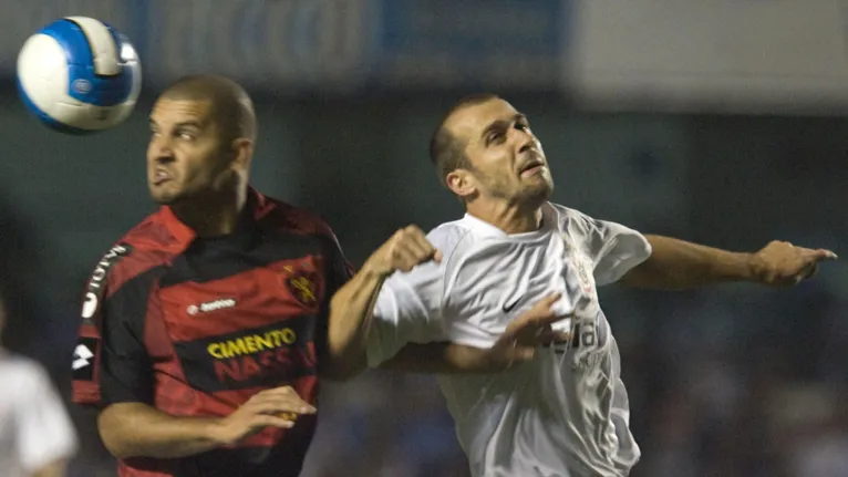 Sandro Goiano em ação pelo Sport-PE, na final da Copa do Brasil contra o Corinthians, em 2008.