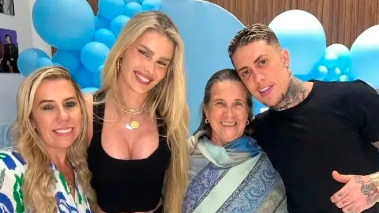 Yasmin Brunet surge em foto com mãe e avó de MC Daniel