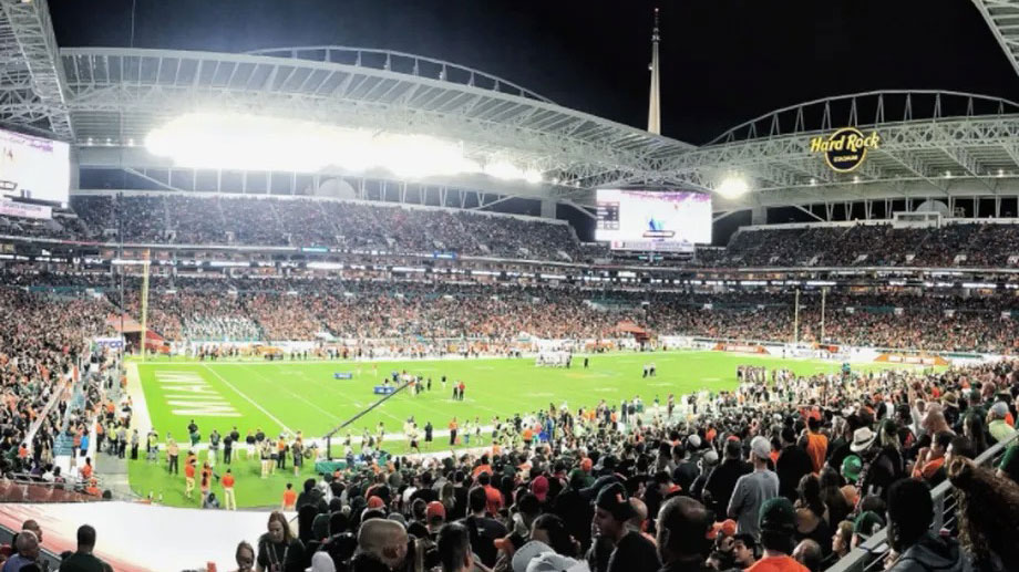 Tradinalmente, o Hard Rock Staium recebe os jogos do Miami Dolphins na NFL e da equipe de futebol norte-americano universitário Miami Hurricanes.
