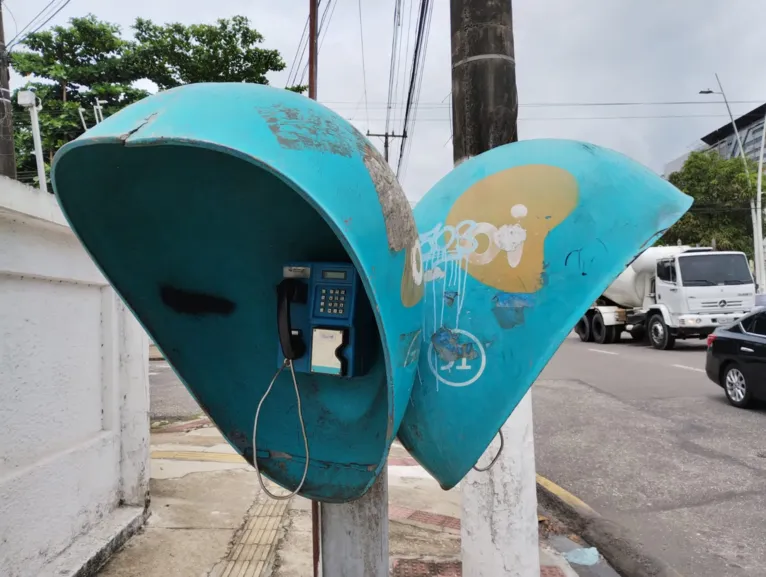 "Orelhão" localizado na avenida João Paulo II, esquina com a travessa Enéias Pinheiro, em Belém