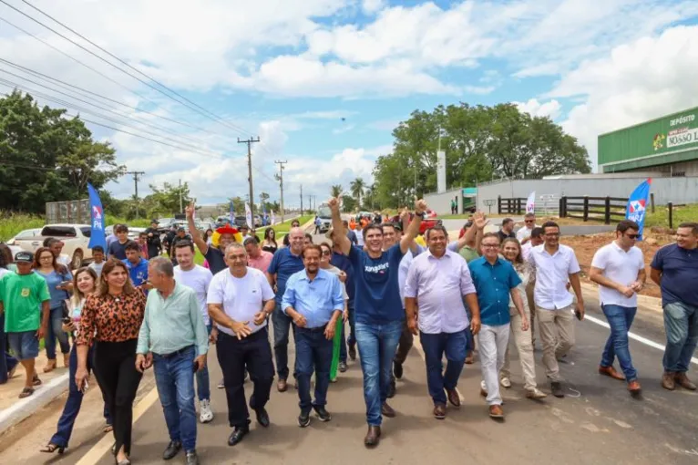 Helder Barbalho entrega PA-279 duplicada no sudeste do Pará