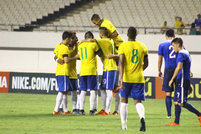 Jogadores da seleção olímpica comemorando gol contra o Estados Unidos