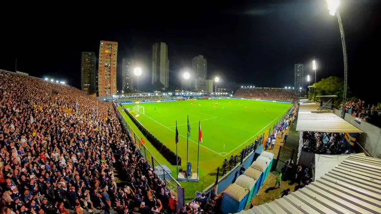 Jogadores azulinos deveriam aproveitar a pressão da torcida no Baenão para sufocar o adversário.