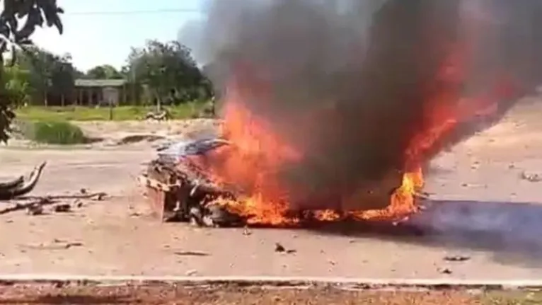 Veículo de passeia da família foi consumido pelo fogo