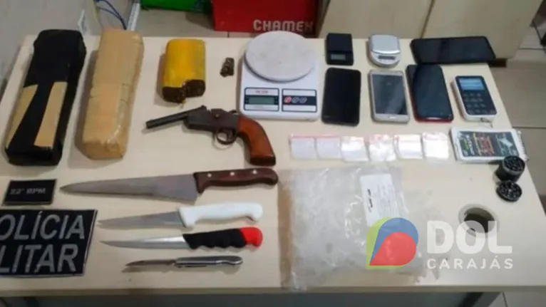 Armas, entorpecentes e objetos apreendidos na casa de Marquinhos