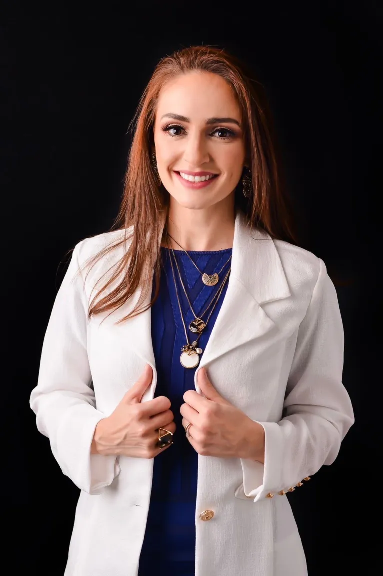 Lorena é médica pós-graduada em nutrologia e endocrinologia