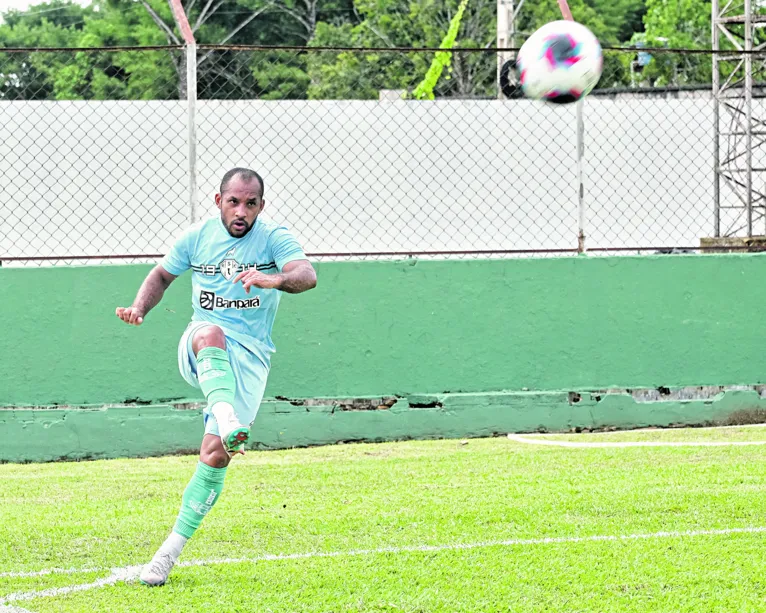 Edinho pode voltar ao time titular contra o Águia