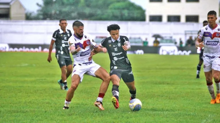 Leão colocou o rabo entre as pernas e foi atropelado pela locomotiva.