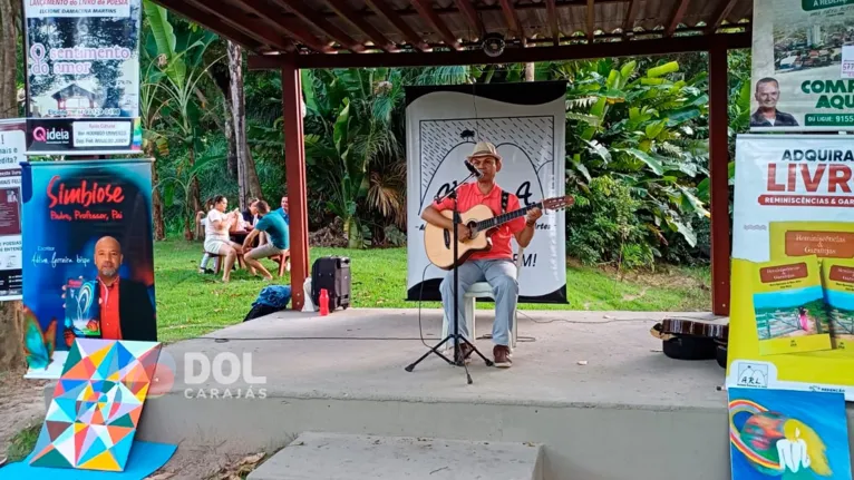 Houve a apresentação de diversos artistas