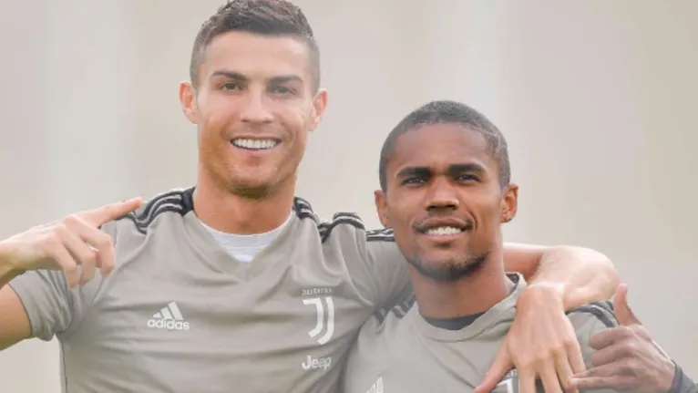 Na Juventus, Douglas Costa jogou ao lado de Cristiano Ronaldo