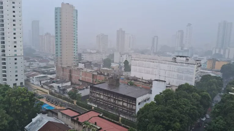 Chuva afetou a rotina da população nesta manhã