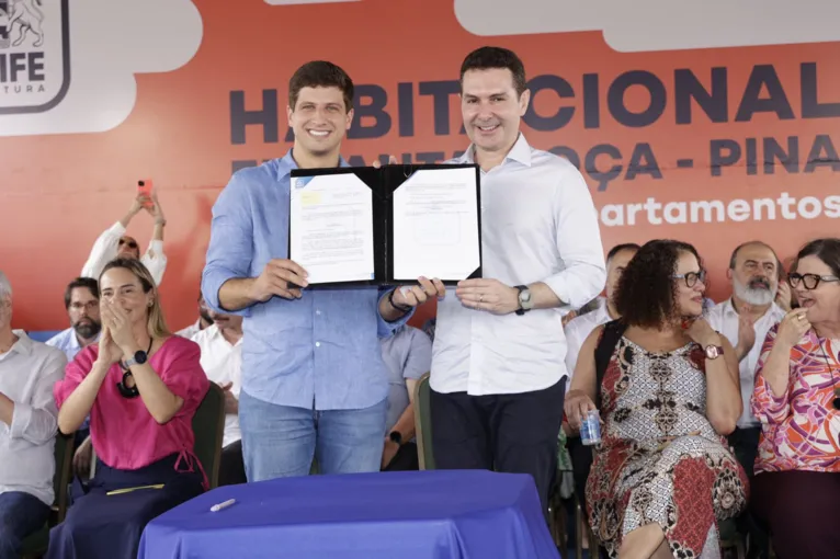 Ministro Jader Filho e João Campos participaram da cerimônia