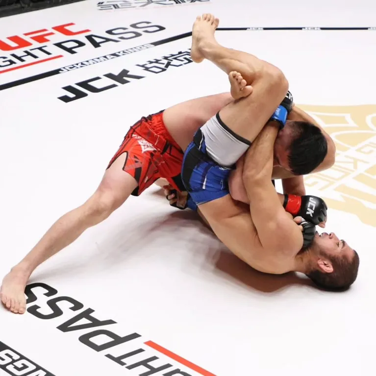 Paraense Eduardo Camelo conquista título de MMA na China