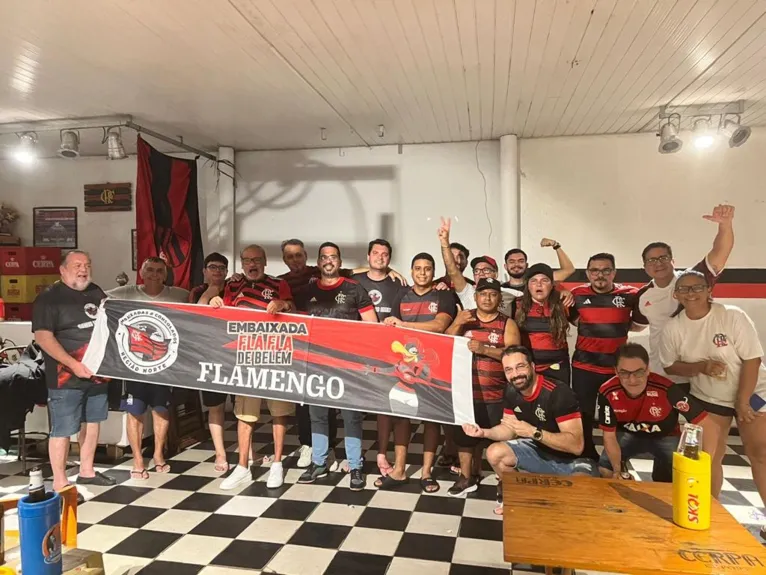 Integrantes das Torcida Fla Fla de Belém reunidos na capital paraense