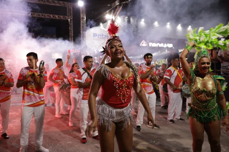 O CarnaMarituba 2024 contará com desfile de Escolas de Samba e blocos