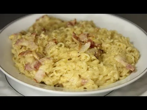 Miojo com a carbonara