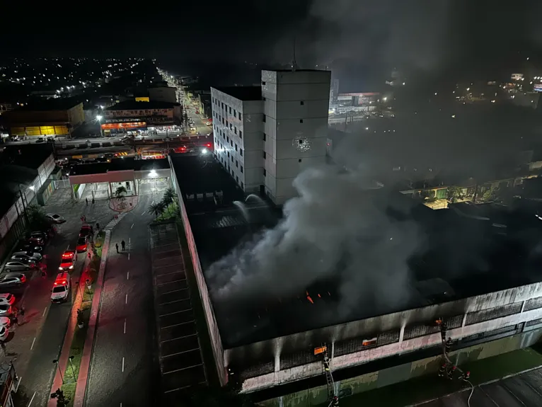 Visão aérea do incêndio