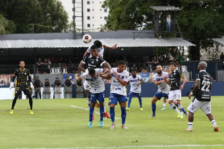 Primeiro tempo foi bem disputado