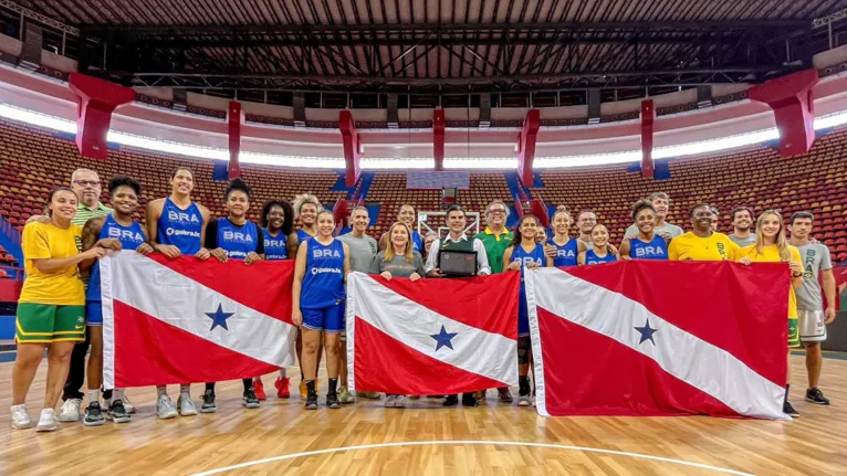 Na última terça-feira (6), o governador Helder Barbalho visitou a Seleção Brasileira durante o primeiro treino no Mangueirinho. Na ocasião, ele anunciou a distibuição gratuitta de 7 mil ingressos para o público das Usinas da Paz.