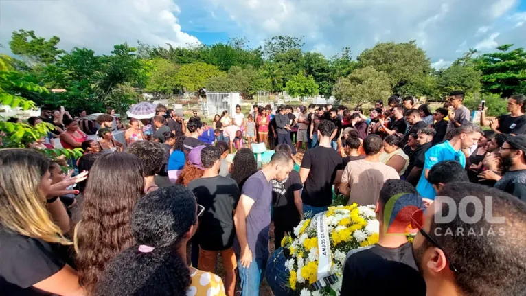 Tristeza e comoção marcam o sepultamento