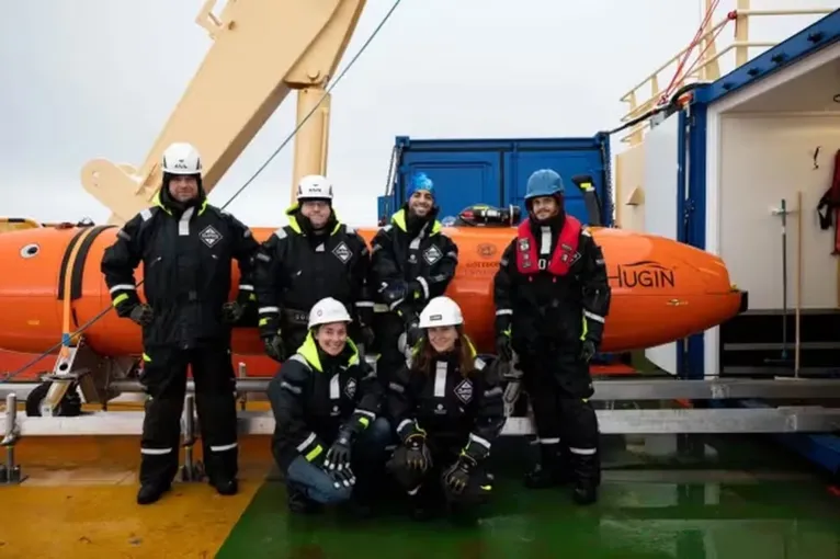 Equipe de pesquisadores responsável por submarino que desapareceu em expedição na Antártida.