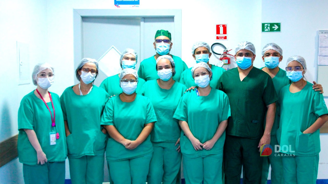 Equipe que realizou a cirurgia de retirada dos órgãos