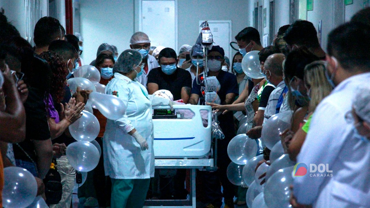 Colaboradores do hospital fizeram um "corredor humano" em respeito à vítima e a família que autorizou a doação dos órgãos