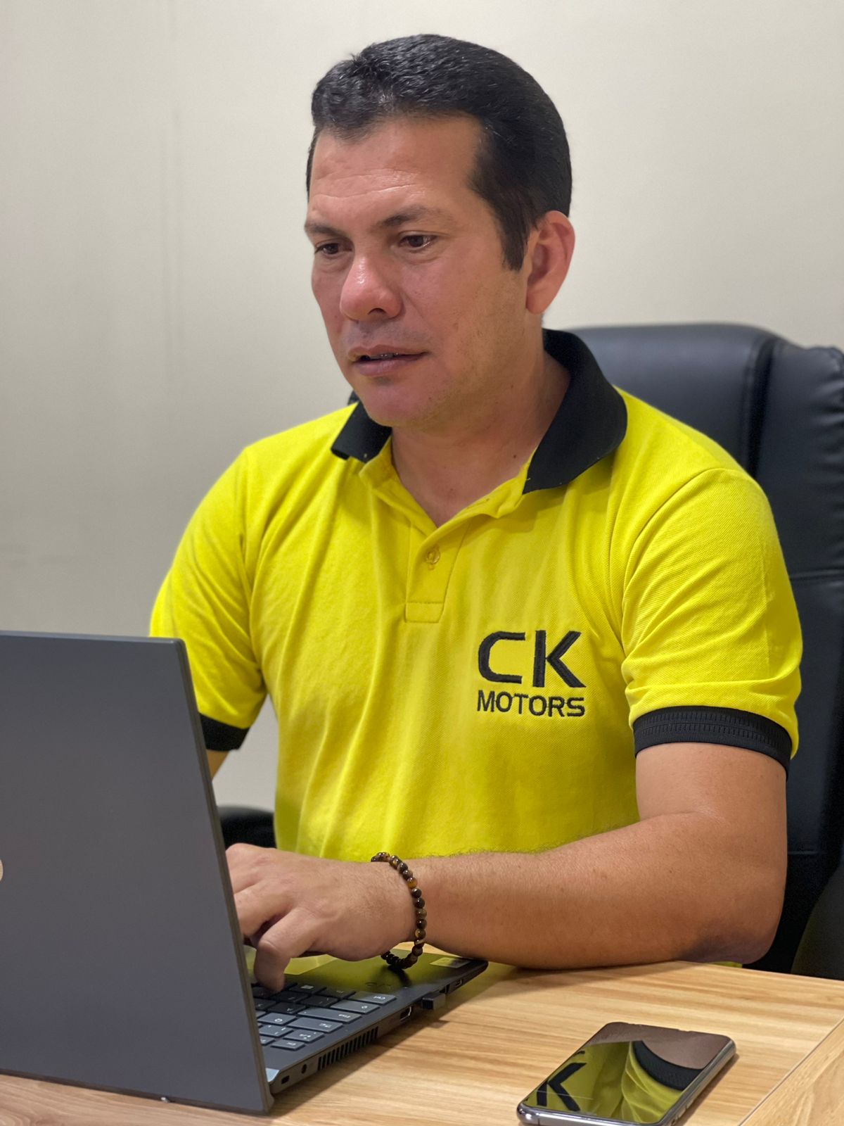 Alexandre Lima, gerente da concessionária CK Motors