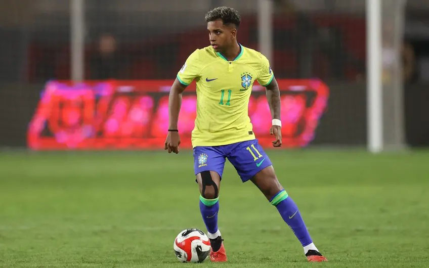 Rodrygo em ação no jogo entre Brasil e Peru, pelas Eliminatórias da Copa do Mundo de 2026.