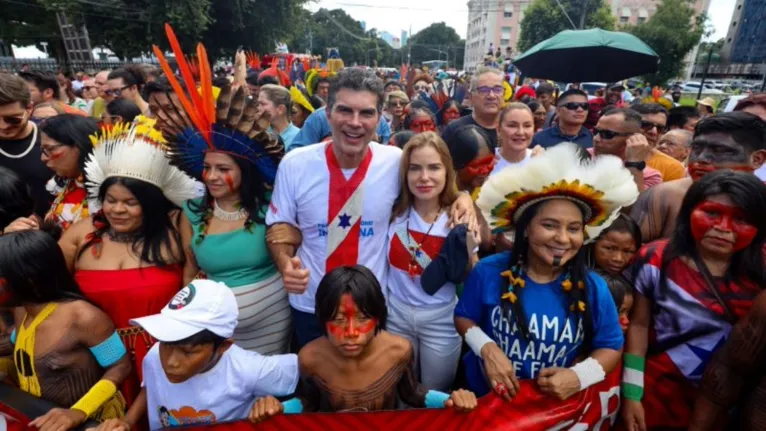 Na caminhada, também estiveram presentes o Governador do estado, Helder Barbalho e sua esposa, Daniela Barbalho e a vice-governadora, Hana Ghassan.