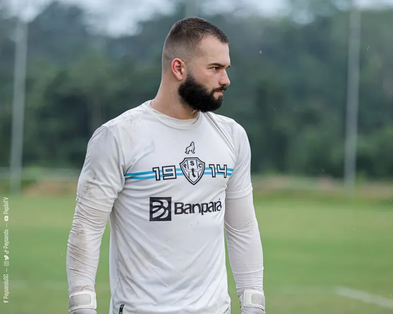 Goleiro Iago Hass é apresentado pelo Paysandu