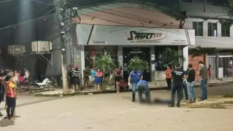 Mulher caiu morta em frente a uma academia de ginástica no Bairro Bela Vista