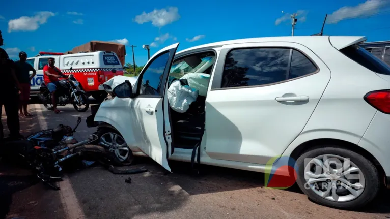 Impacto foi tão insenso que acionou o air bag do veículo