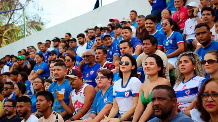 Torcida compareceu para prestigiar o time marabaense