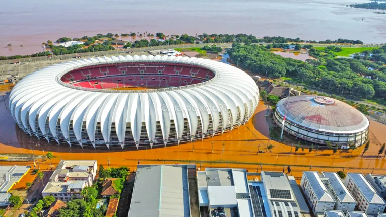 Beira Rio, do Internacional, foi invadido pela água, assim como a Arena do Grêmio.