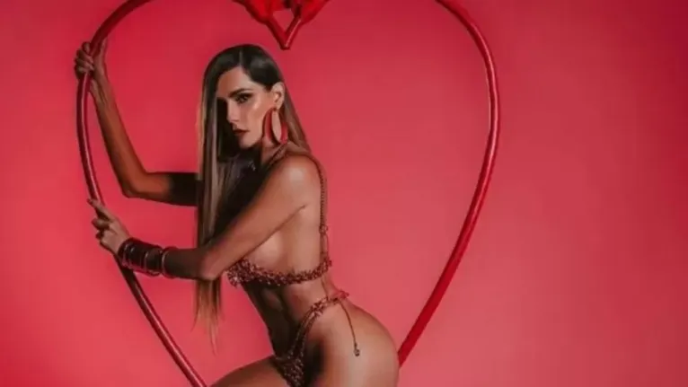 Débora Secco não faz mistérios sobre sua vida sexual.