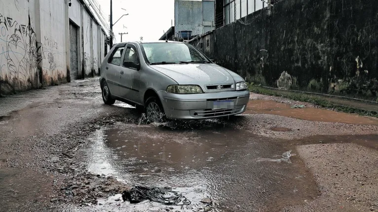 Buracos e lixo causam transtornos em Belém e Ananindeua 