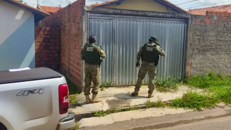 Durante a operação, dois homens foram presos