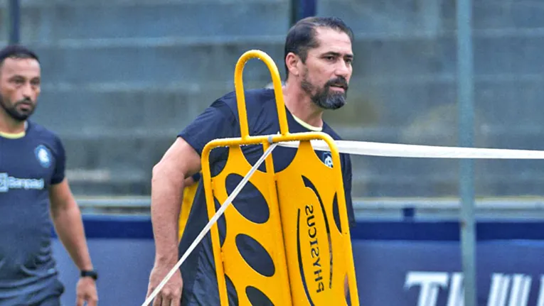 Gustavo Morínigo procurando o primeiro ponto do Leão na Série C