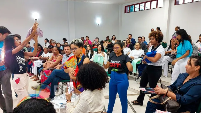 Grupo de Mulheres abriram evento com poema Parto do Princípio de Denise Araújo