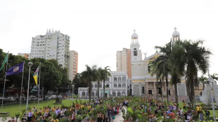 A tradicional Semana Santa começa no Domingo de Ramos e termina no domingo de Páscoa.