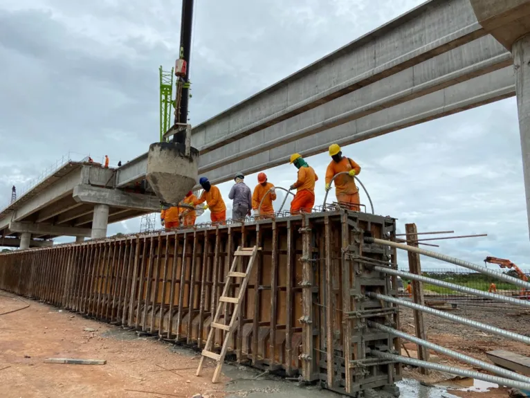 De maneira geral, 43% da ponte está concluída